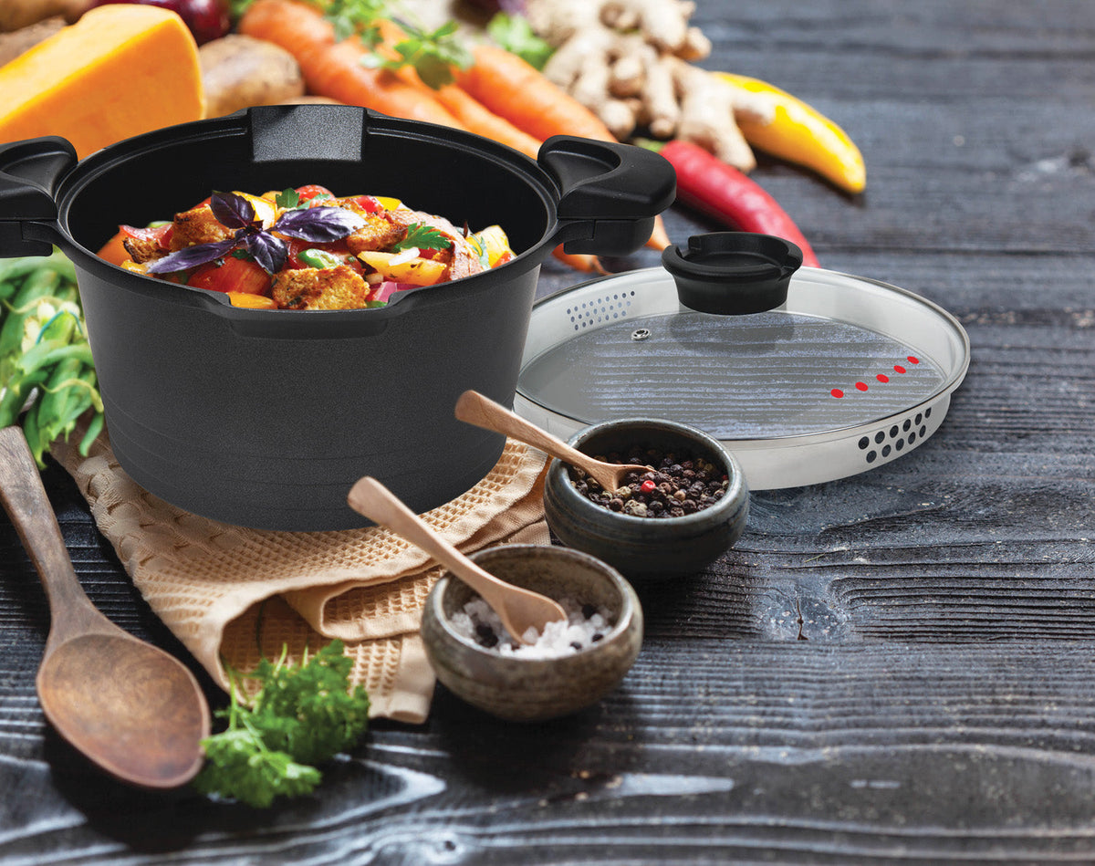 MASTERPAN Nonstick Stock & Pasta Pot With Glass Lid Strainer, 5 QT., 9" (23cm)