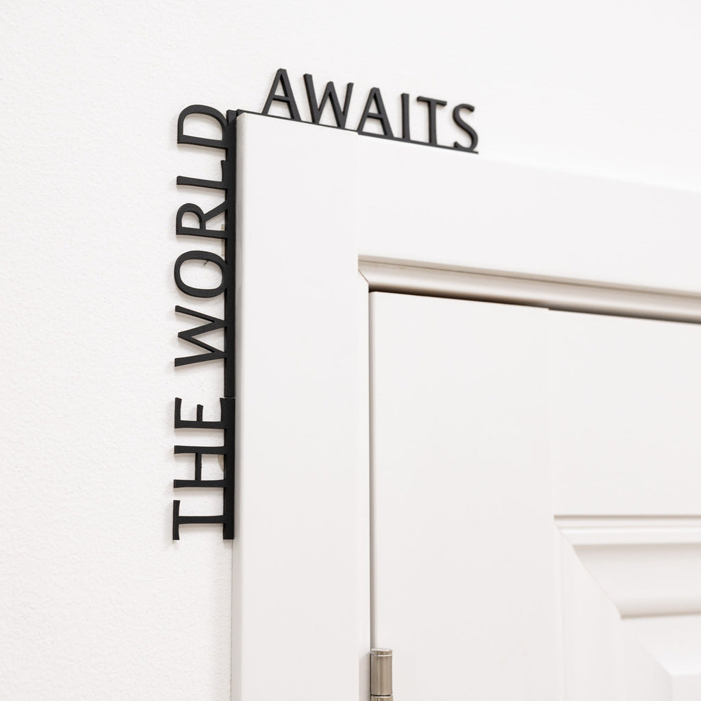 Wooden Corner Quote – The World Awaits