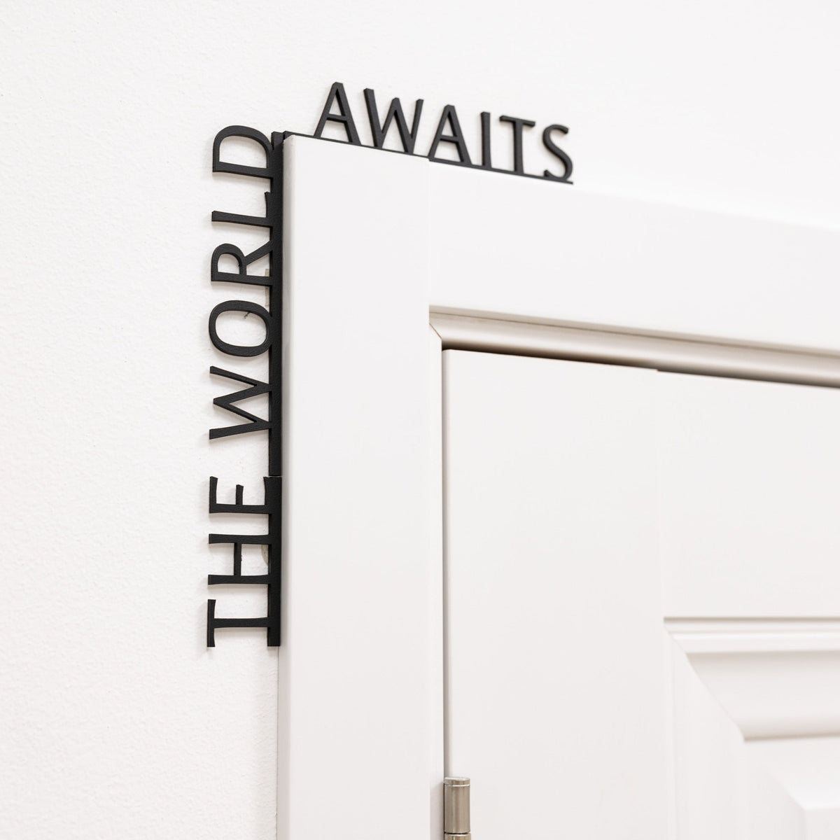 Wooden Corner Quote – The World Awaits