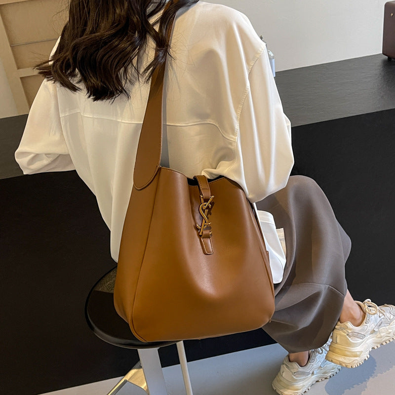 Women's Retro Fashion Letter Large Capacity Commuter Crossbody Bags